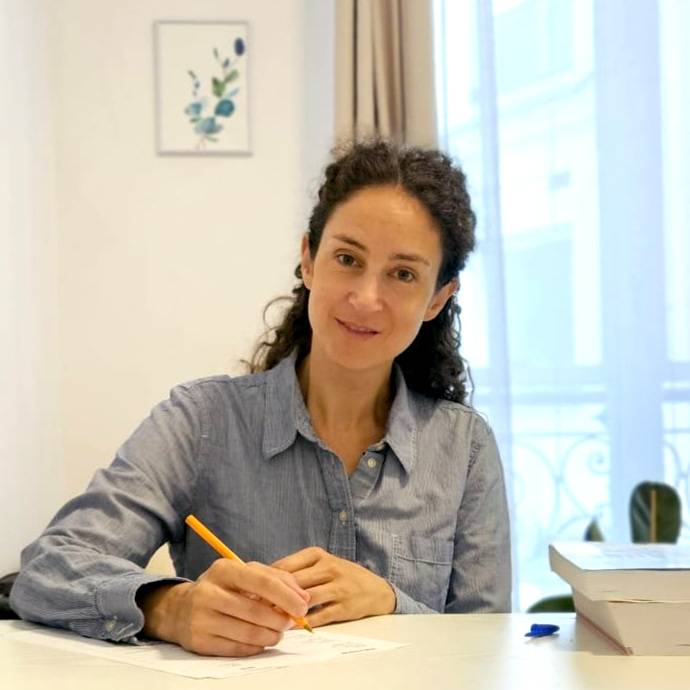 Céline Jablonski, ex-ingénieure devenue praticienne naturopathe, allie logique et ouverture d’esprit pour le mieux-être de ses consultant.e.s.  